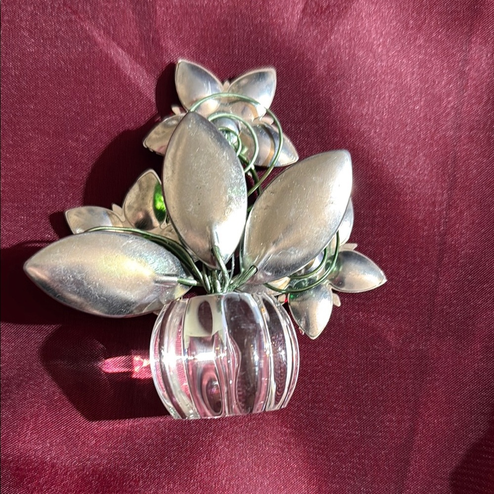 Ganz Crystal Figurine with Acylic bottom - Picture 2 of 4